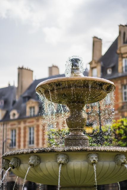 Paris: Le Marais Highlights Guided Small Group Walking Tour - How the guide and the 9-person group size change everything