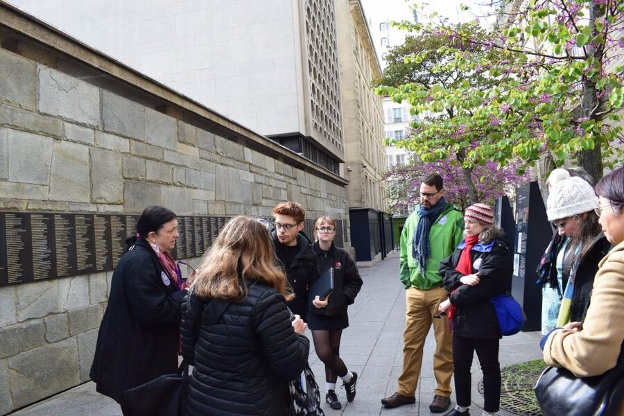 Paris: Le Marais & Montmartre Jewish History Walking Tour - Getting started at BHV Marais or L’Elephant Du Nil, and spotting your guide fast