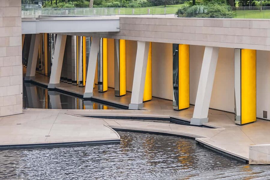 Paris: Louis Vuitton Foundation Exterior Tour with Entry - Photo Stops and the Glass Terraces With Paris Views