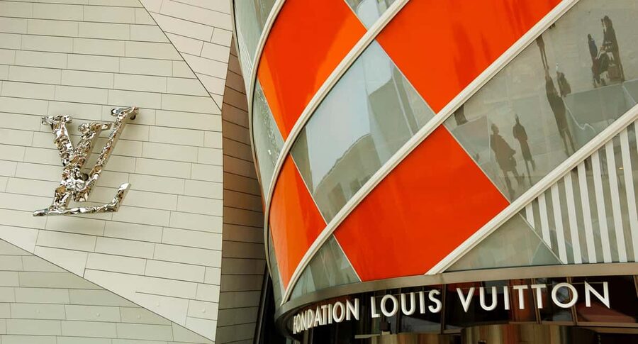 Paris: Louis Vuitton Foundation Exterior Tour with Entry - Meeting at Le Séquoia Café (Metro Les Sablons) and Finding Your Group