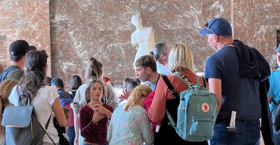 Paris Louvre: 2-Hour Private Tour for Groups or Families - Louvre in 2 hours, not 9 months: how the tour works