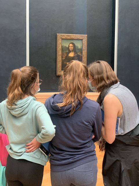 Paris Louvre: 2-Hour Private Tour for Groups or Families - Guide personalities matter, and you will feel that in the pace