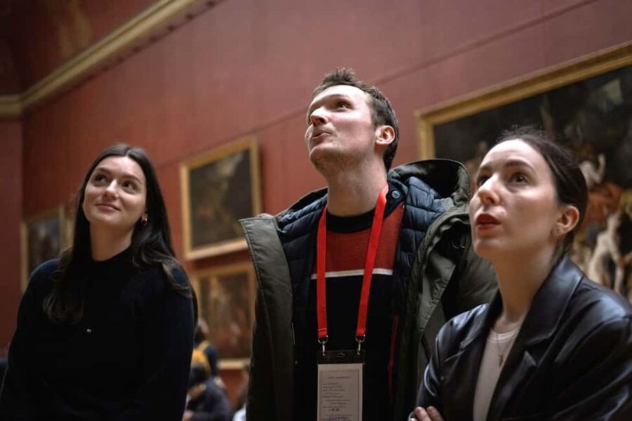 Paris: Louvre Masterpieces Tour with Pre-Reserved Tickets - What the 2-hour route is really designed to do