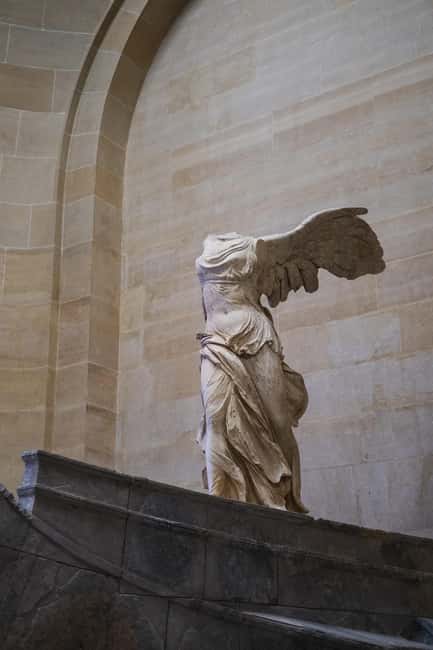 Paris: Louvre Masterpieces Tour with Pre-Reserved Tickets - Why the small group format is more than a comfort upgrade