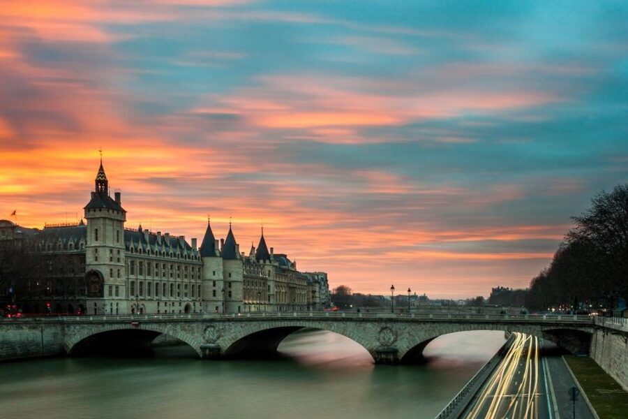 Paris: Louvre Museum Entry Ticket With Host and River Cruise - Should You Book This Louvre and Seine Bundle?