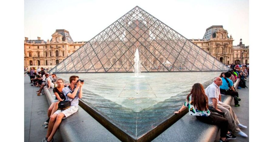 Paris: Louvre Museum Guided Tour - Inside the Louvre: the highlights route you actually remember
