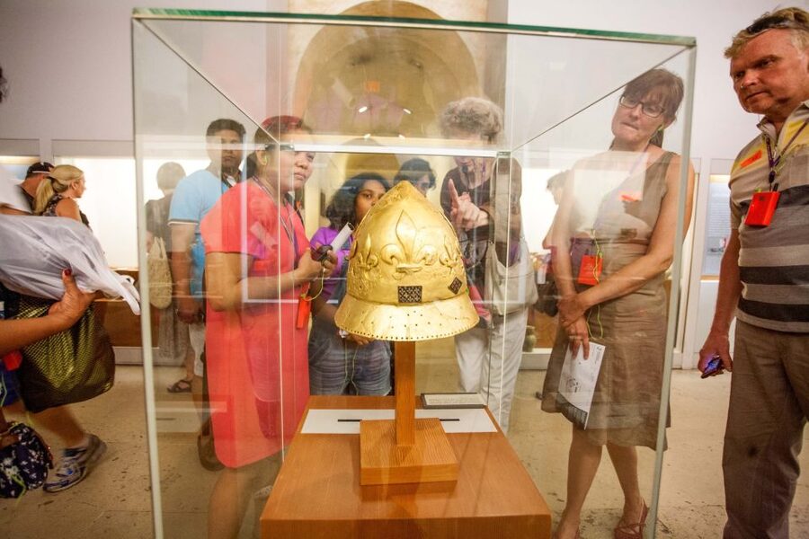 Paris: Louvre Museum Guided Tour - Timing: Louvre closing hours and why your schedule matters