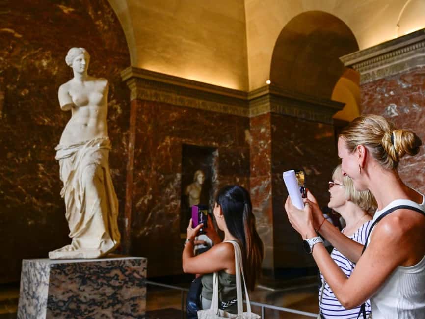 Paris: Louvre Museum Guided Tour with Skip-the-Ticket-Line - Venus de Milo and Winged Victory of Samothrace, up close and explained