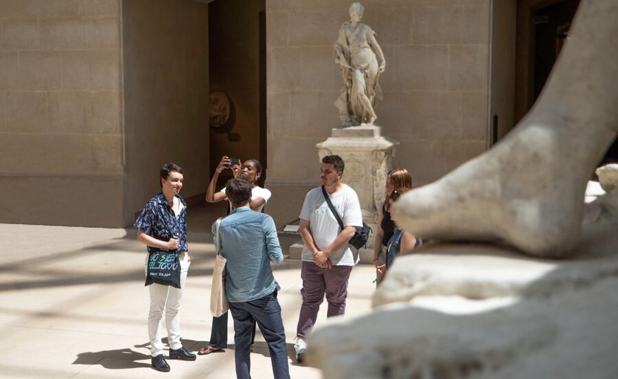 Paris: Louvre Museum Highlights and Mona Lisa Tour - Walking Rules, Stairs, and the Once-Under-The-Pyramid Limit