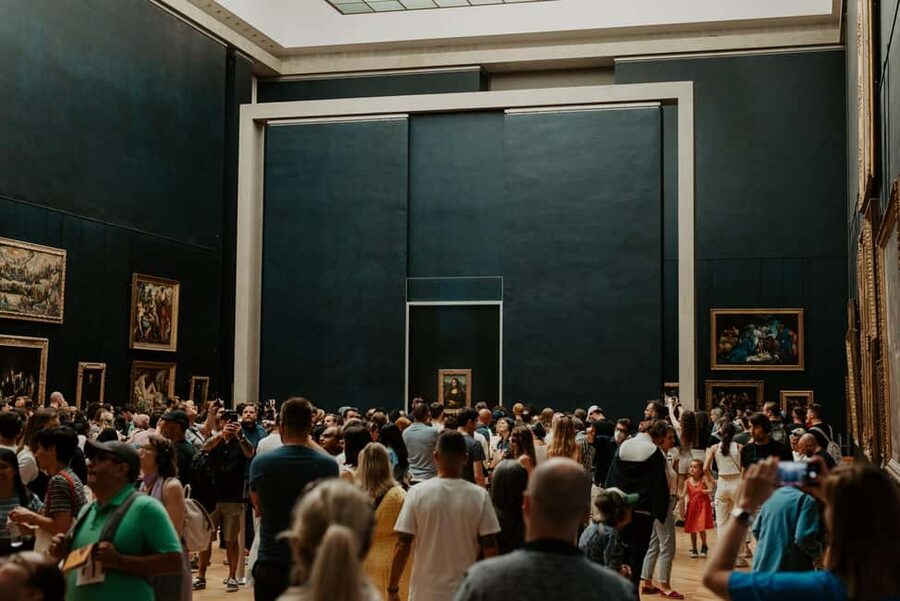 Paris: Louvre Museum Hosted Entry and Mona Lisa Audioguide - Timed Entry and the Rue de Rivoli meeting point that actually helps
