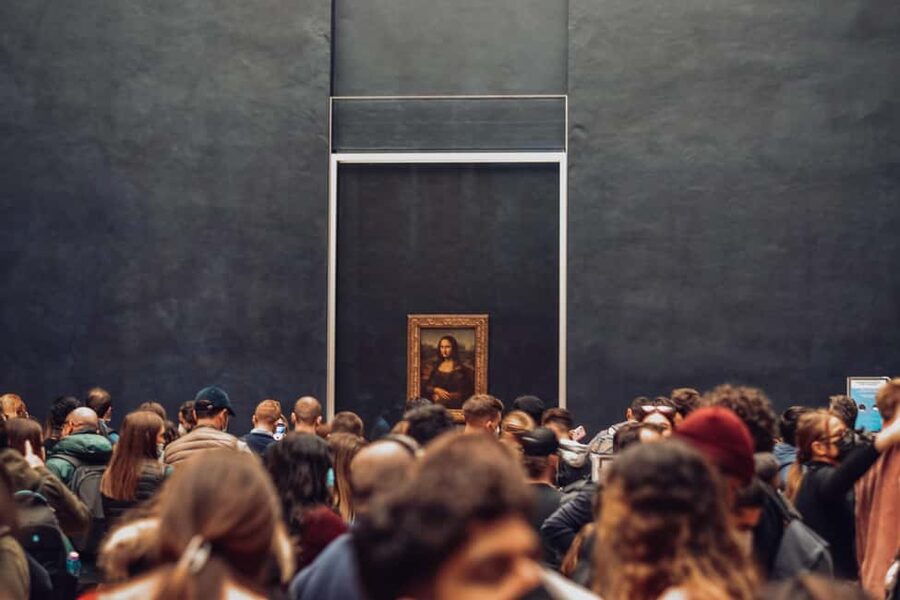 Paris: Louvre Museum Hosted Entry and Mona Lisa Audioguide - Your English digital Mona Lisa audio guide, and how it changes the way you tour