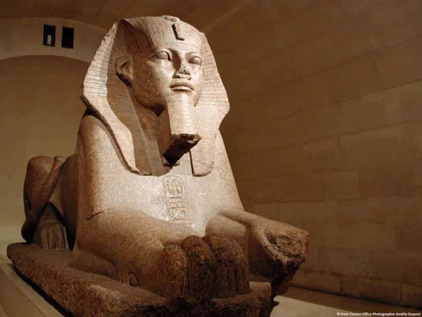 Paris: Louvre Museum Hosted Entry & Masterpieces Audio Guide - Should You Book This Louvre Hosted Entry and Masterpieces App?