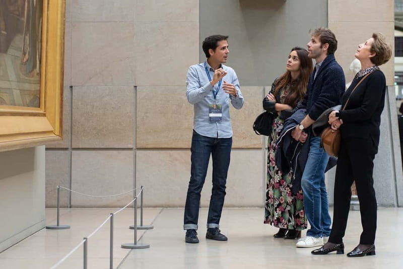 Paris: Louvre Must-See Tour with Reserved Entry Ticket - Meeting near the Louvre Pyramid: getting oriented fast