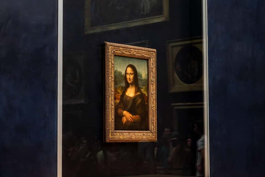 Paris: Louvre Must-See Tour with Reserved Entry Ticket - Small groups, guide variety, and language options
