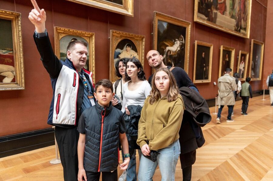 Paris: Louvre Private Family Tour for Kids + Reserved Entry - How the tour connects Italian Renaissance, Egyptian art, and the French Revolution