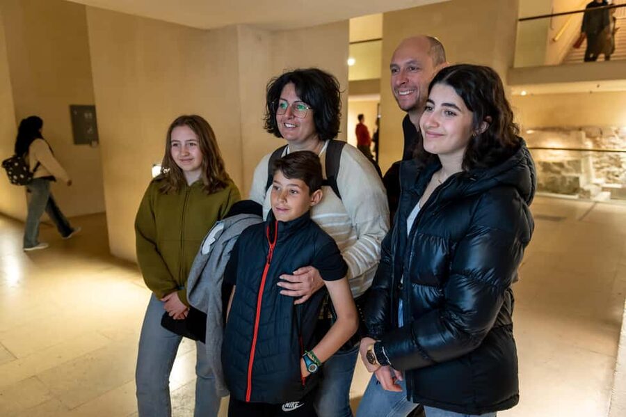 Paris: Louvre Private Family Tour for Kids + Reserved Entry - Value and price: what $294 per person really buys you