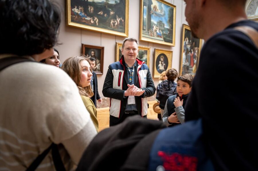 Paris: Louvre Private Family Tour for Kids + Reserved Entry - What is included, what is not, and why temporary exhibits matter
