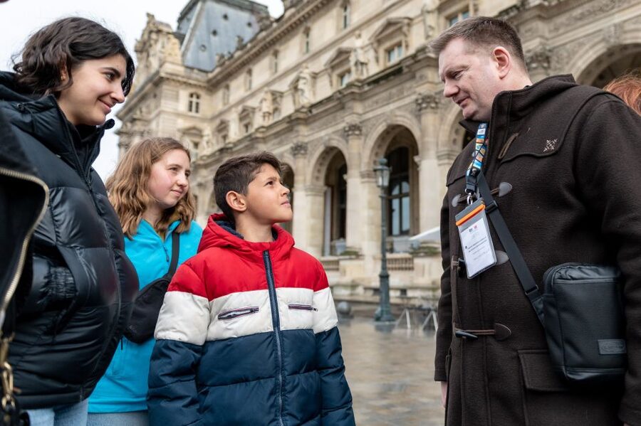 Paris: Louvre Private Family Tour for Kids + Reserved Entry - Reserved entry and the separate entrance, how it helps in real life