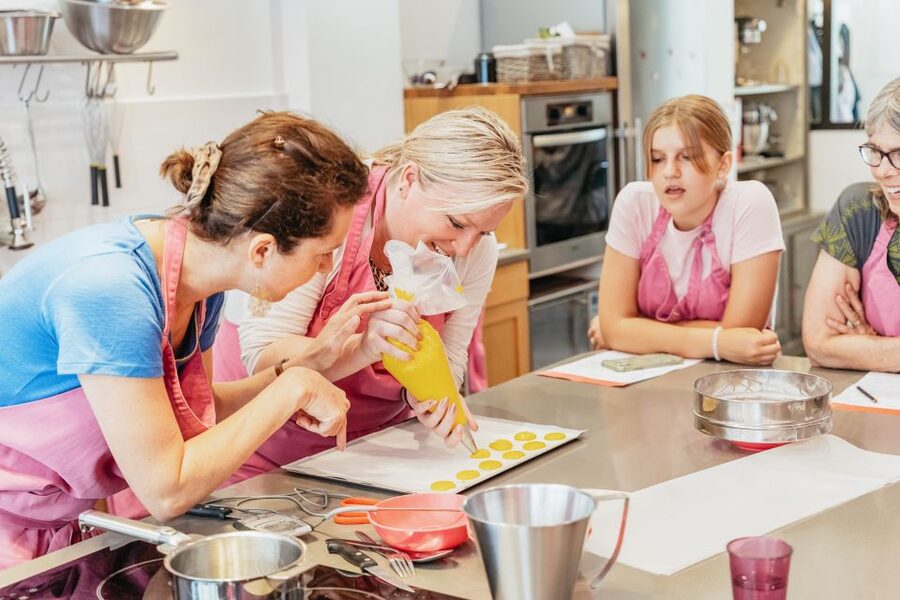 Paris: Macarons Cooking Class with Pâtisserie Chef Noémie - The 150-minute workflow, what you actually make and how the class moves