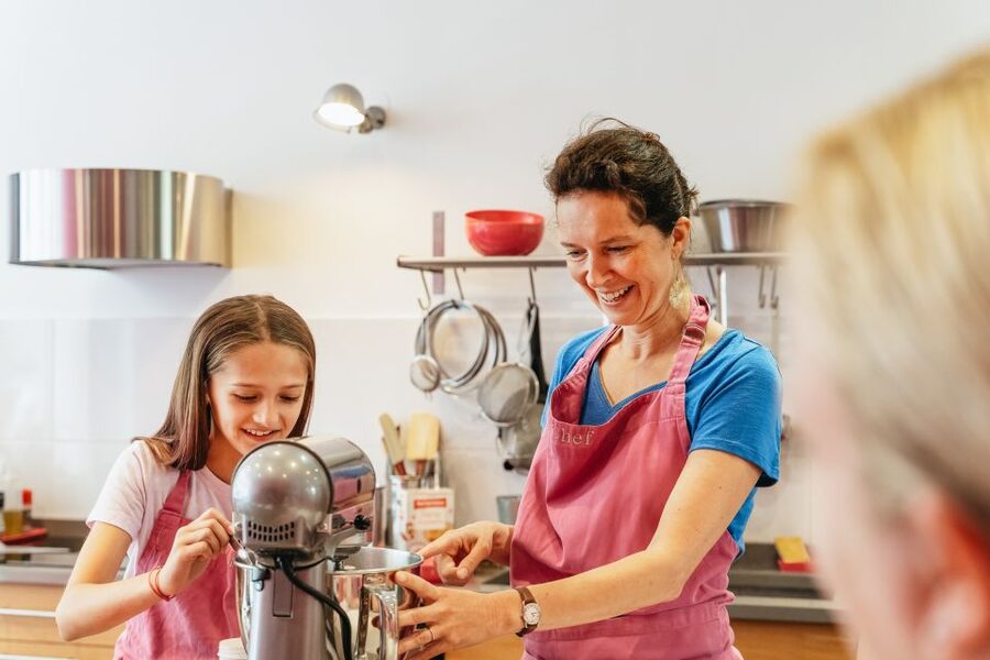 Paris: Macarons Cooking Class with Pâtisserie Chef Noémie - Who this class suits best, and who might want a different style
