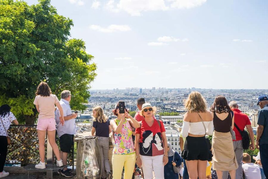 Paris Montmartre: 2-Hour City Tour in German - Moulin de la Galette: mills, terraces, and the “everyday” hill