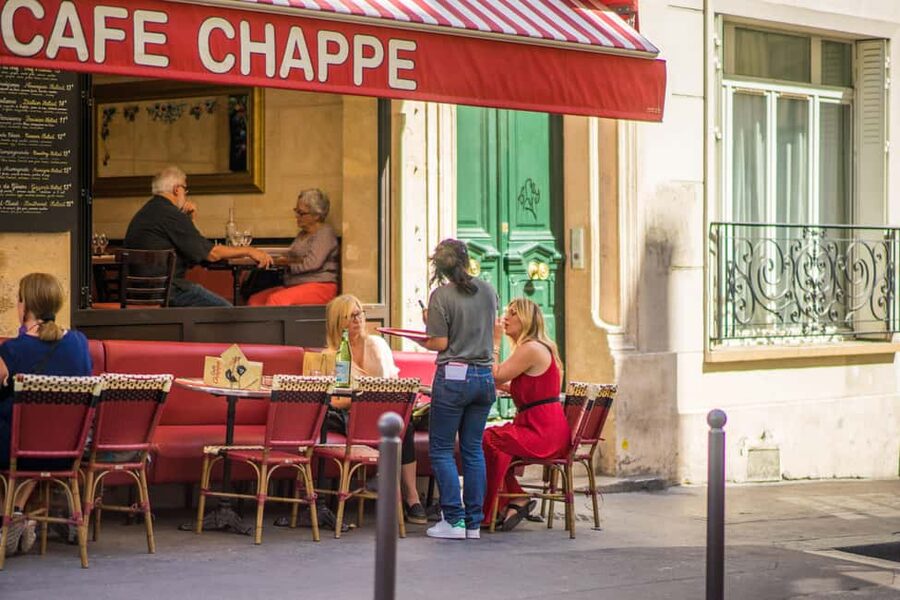 Paris Montmartre: 2-Hour City Tour in German - Lapin Agile: a characterful stop for the bohemian side