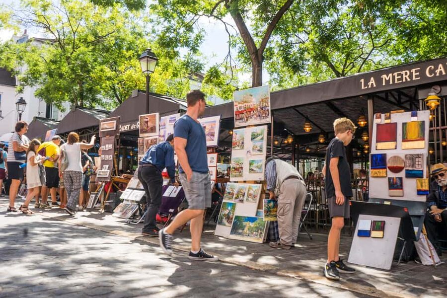 Paris Montmartre: 2-Hour City Tour in German - Vigne du Clos Montmartre: the surprise plant that changes the mood