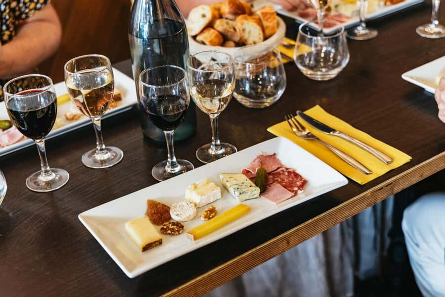 Paris: Montmartre Cheese, Wine & Pastry Guided Walking Tour - The 3-Hour Format: How the Tastings and Views Fit Together