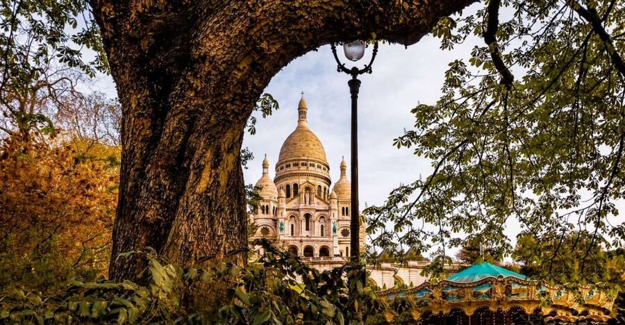 Paris: Montmartre Culture and Local Pastries Walking Tour - Why Montmartre Feels Like an Artist’s Town