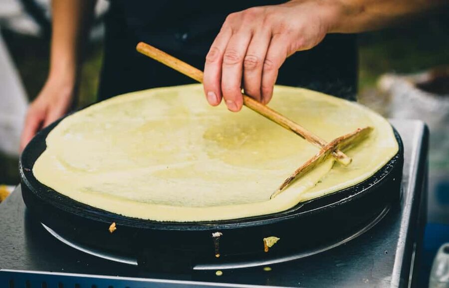 Paris: Montmartre Food Tour with Full Meal - Rue Lepic: the first tastes and why the opening matters