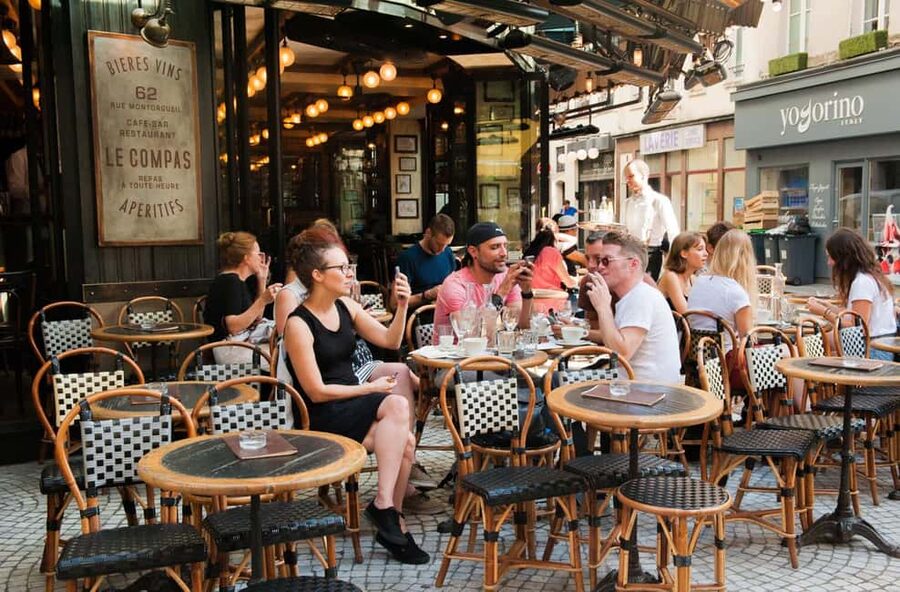 Paris: Montmartre Food Tour with Full Meal - Place du Tertre: the classic Paris dessert combo