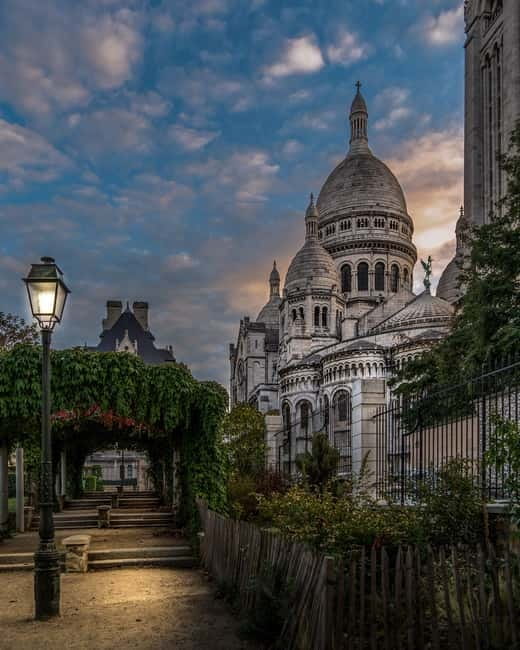 Paris: Montmartre Highlights Walking Tour with a Local Guide - Entering Montmartre Like an Insider, Not a Check-Box