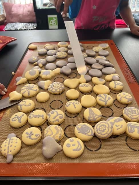 Paris: Montmartre Macaron Baking Workshop - Double-nozzle decorating: turning shells into your own design