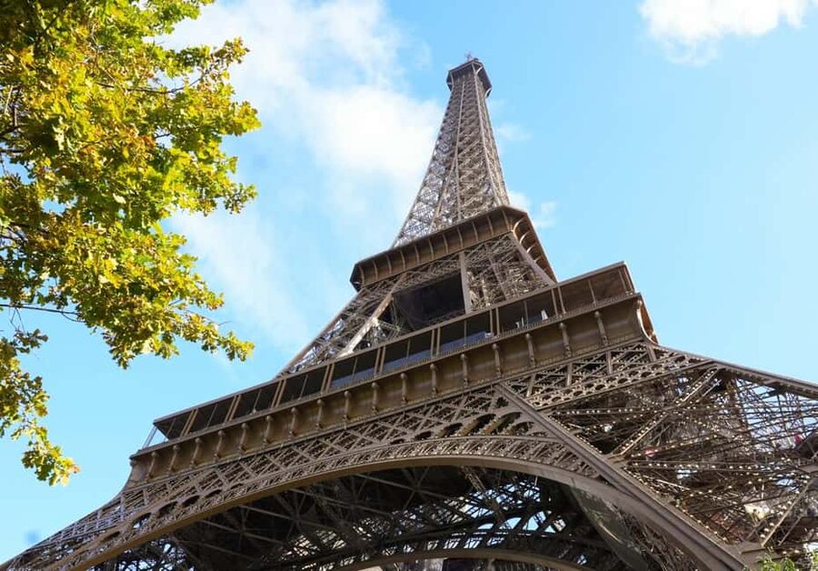 Paris: Montmartre, Notre-Dame, & Louvre Tour with Cruise - Eiffel Tower: exterior history and photo time without the climb