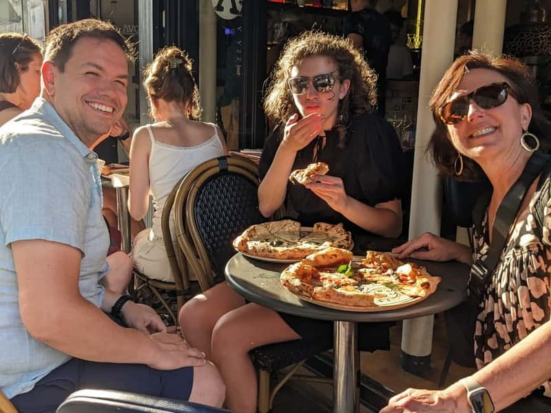 Paris: Montmartre/Pigalle Foodie Tour with Tastings - Why this Montmartre and Pigalle tour feels different at night