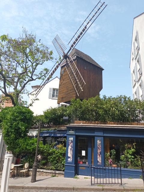 Paris: Montmartre Small Group Guided Walking Tour - Key things to know before you go