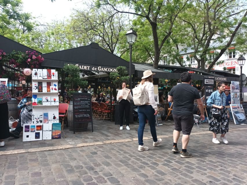 Paris: Montmartre Small Group Guided Walking Tour - Place du Tertre: Painters, Photos, and the Why Behind the Fame