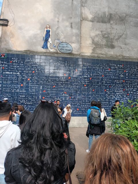 Paris: Montmartre Small Group Guided Walking Tour - Ending Near Moulin Rouge: Finish With Momentum, Not Fatigue