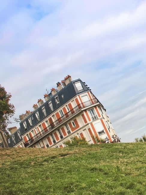 Paris: Montmartre. The old artist village+its unique charm. - Finishing near Sacré-Cœur, then taking in the 130-meter view