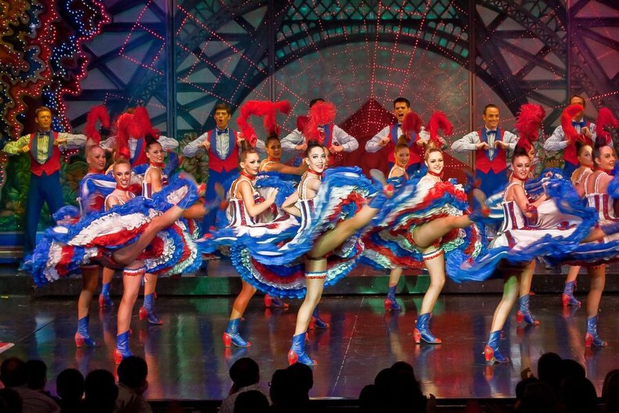 Paris: Moulin Rouge Cabaret Show Ticket with Champagne - The show in plain language: Féerie’s scale and what it means for you
