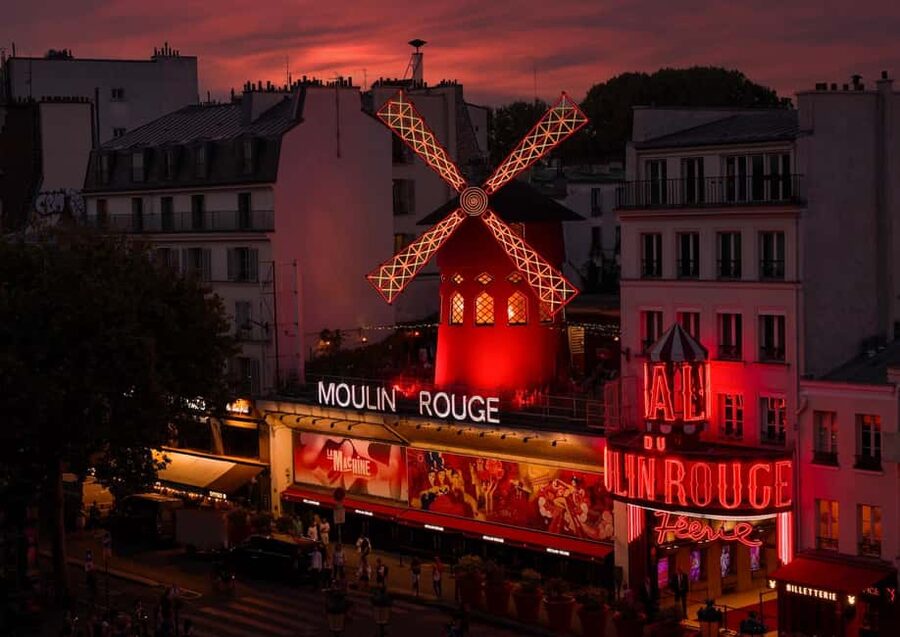 Paris: Moulin Rouge Cabaret Show Ticket with Champagne - Dress code rules that can ruin your night if you ignore them