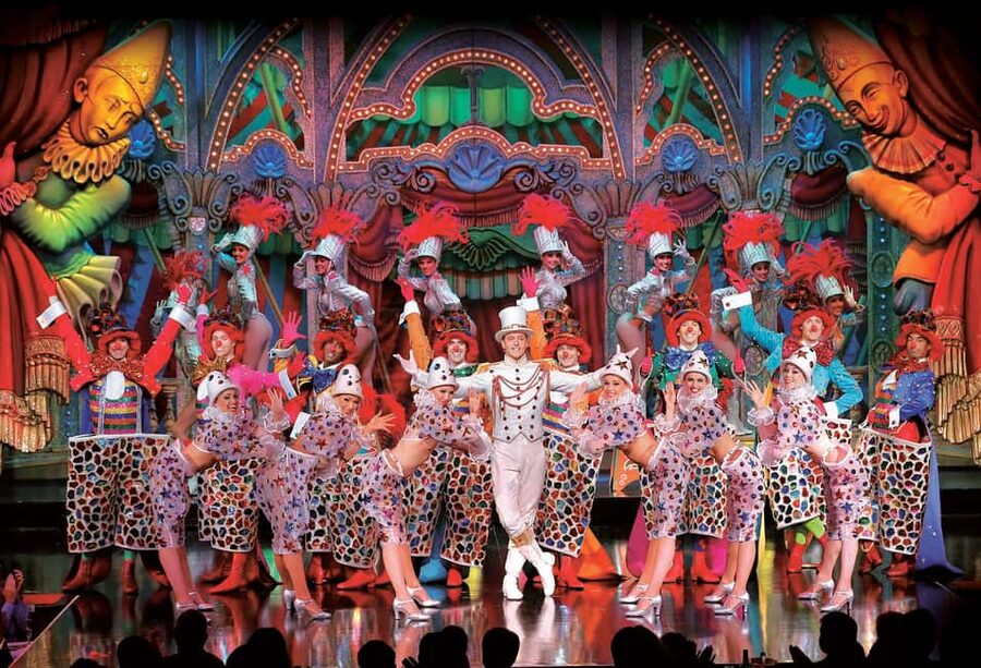 Paris: Moulin Rouge Dinner Show, Champagne, and Transport - Your Belle Epoque dinner: three courses and Laurent Perrier champagne