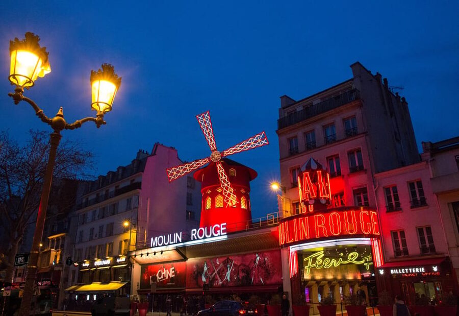 Paris: Moulin Rouge Show with Champagne and Drop-Off Service - Complimentary Champagne: When It Appears And How To Enjoy It