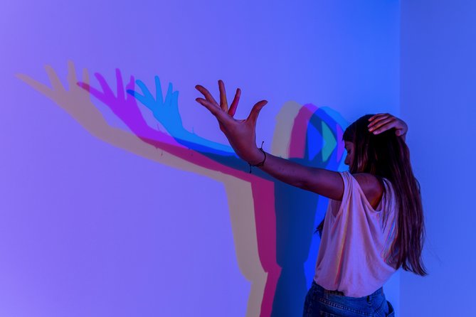 Paris Museum of Illusions Entry Ticket - Top illusion stops: tunnel spin, tilted room, and the vortex