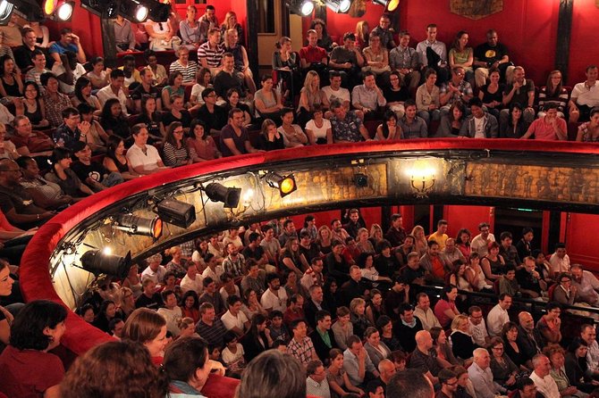 Paris night out : Comedy in English 'How to Become a Parisian ?' - Tight seats and latecomers: small logistics that shape your comfort