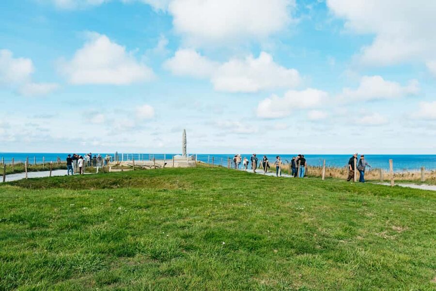 Paris: Normandy D-Day Sites Guided Day Trip with Lunch - Pointe du Hoc: craters, fortifications, and the Ranger moment
