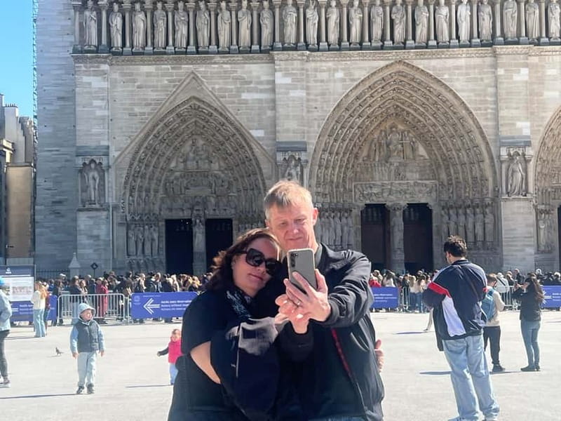 Paris: Notre-Dame Cathedral Exterior Tour & Free Entrance - The 30-Minute Photo Stop at the Cathedral