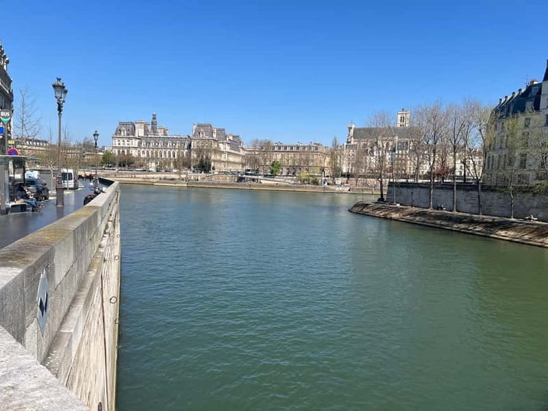 Paris: Notre-Dame Cathedral Exterior Tour & Free Entrance - Facade Details and Legends: How Your Guide Makes It Click
