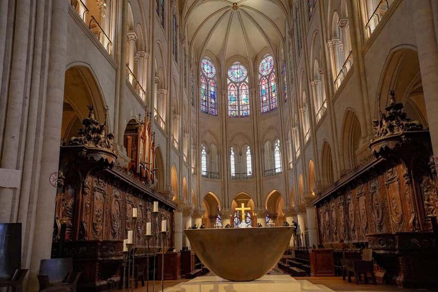 Paris: Notre Dame Cathedral Exterior Tour with Free Entry - Meeting points near Île de la Cité, and why “start location” matters