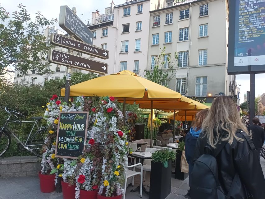 Paris: Notre Dame Exterior Walking Tour with Sainte Chapelle - Pont Neuf: the first brick bridge, and a perfect photo pause